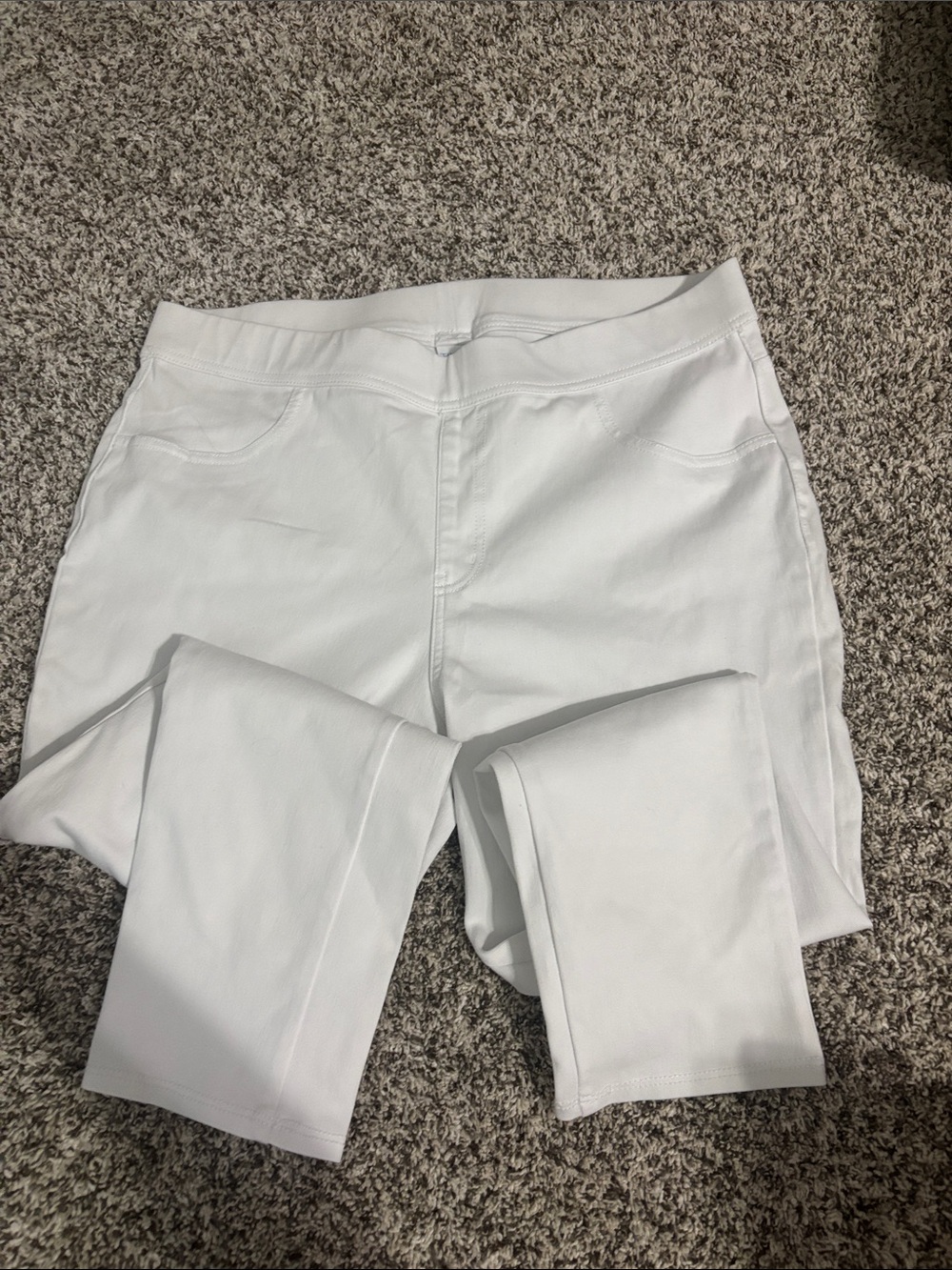 Women's White Stretch capri length Jeans